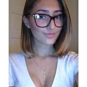 Meet your Posher, Alicia